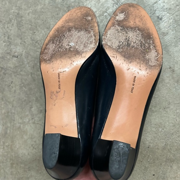 VINTAGE Salvatore Ferragamo Black Heels with Buckle Detail - Picture 3 of 3